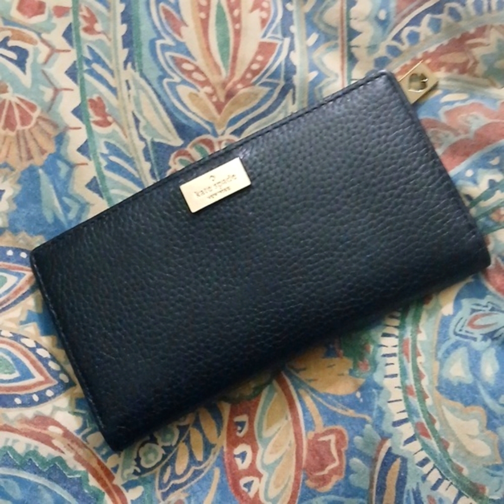 Kate Spade Black Leather Wallet Spade Zipper Pull Excellent Condition